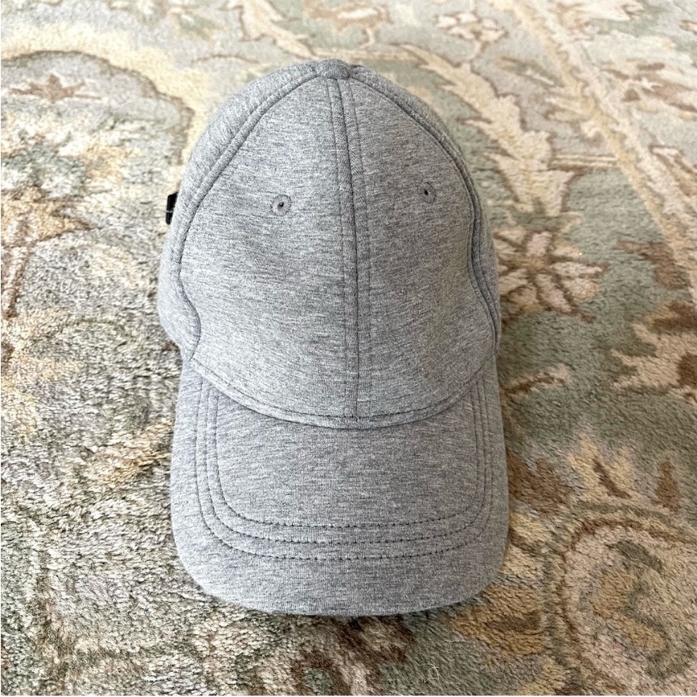 Lululemon grey hat